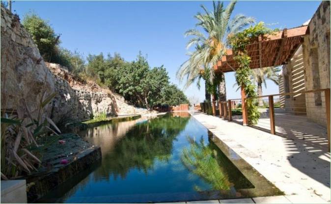 Jerusalem Mountains Mansion achtertuin zwembad