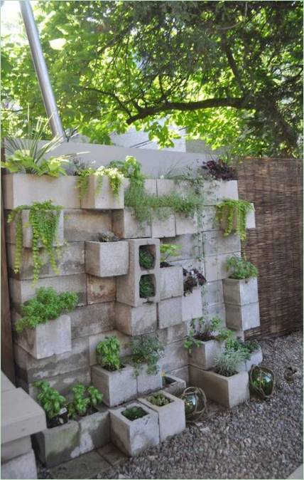 Blokken in de tuinarchitectuur: een verticale tuin