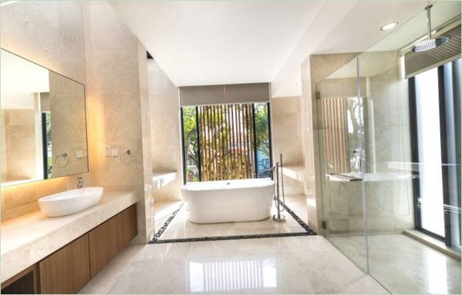 Het badkamerinterieur van landhuis 6 Mimosa Road in Singapore
