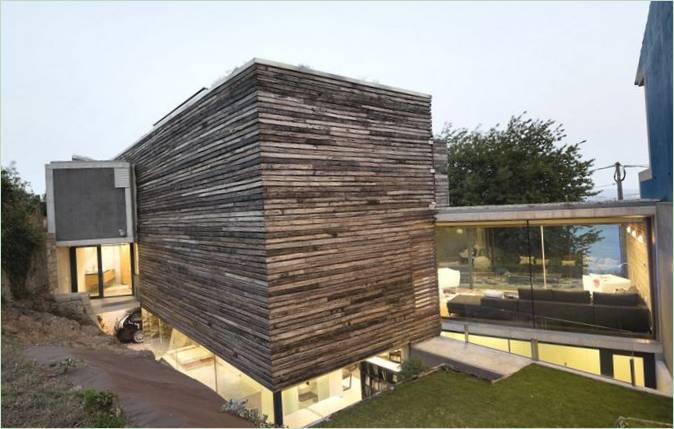 Dezanove House modern huis door A Pobra do Caramiñal &amp; Iñaki Leite, Spanje