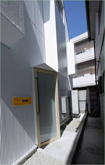 De hoofdingang van het Itami-huis