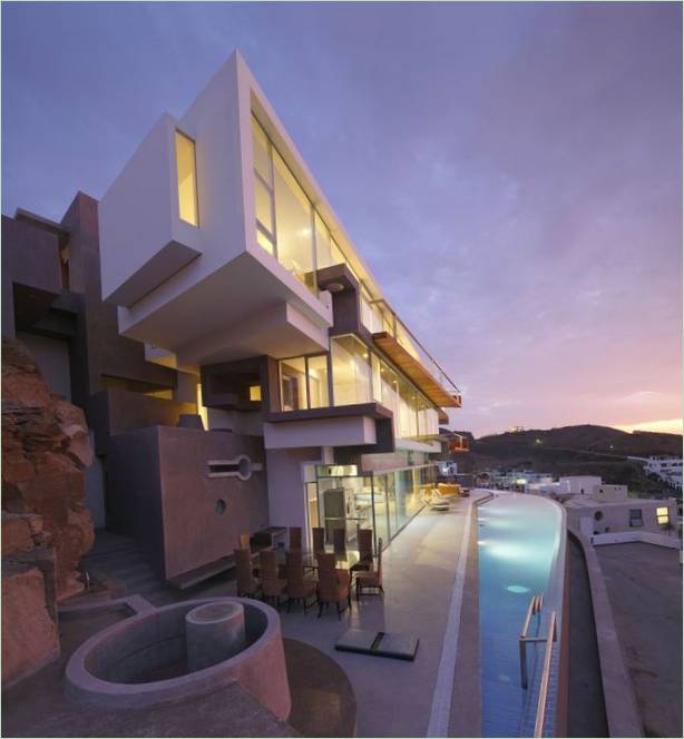 Interieurontwerp van Veronica Beach House met prachtig uitzicht op de kust in Lima, Peru