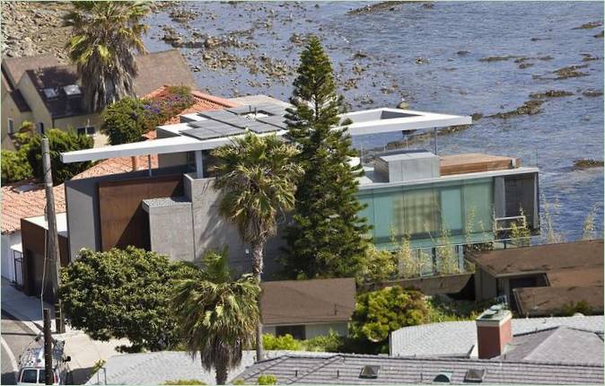 Californisch huis met uitzicht op de oceaan