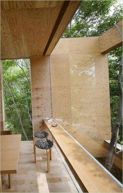 Indoor hout +node in Japan