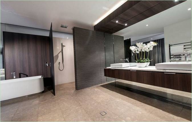 De badkamer van een moderne gezinswoning in Australië