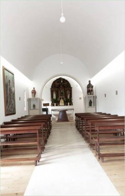 Interieur van de kerk Capela